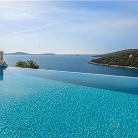 3 Bedroom Villa in Uvala Ljubljeva near Trogir, sleeps 6-7